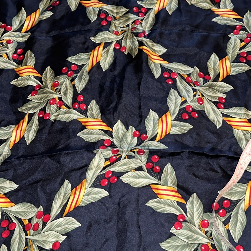 Oscar de La Renta 100% Silk large square scarf hand rolled edges 34” square